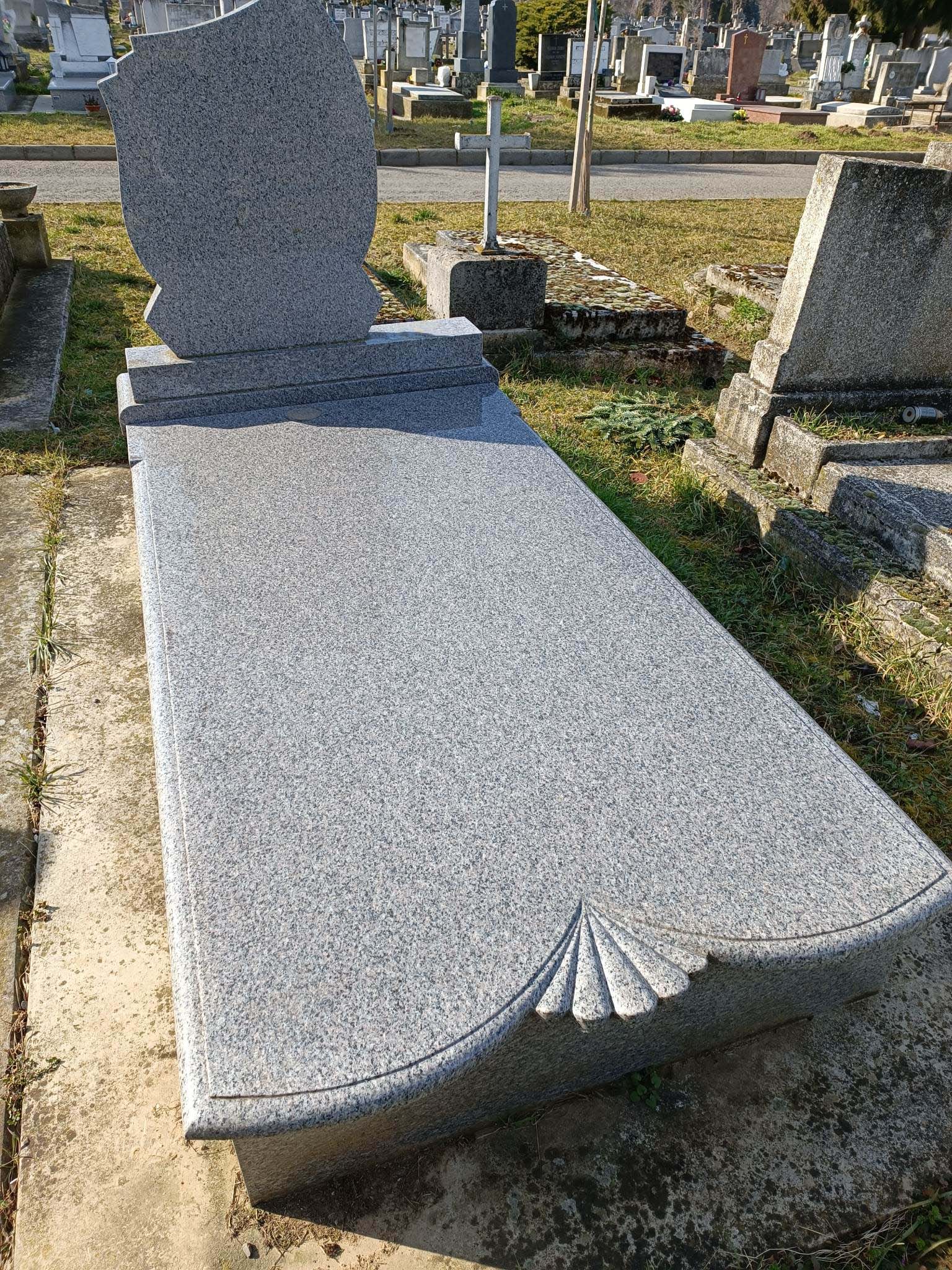 Síremlék – Egyszemélyes síremlék – Gránit